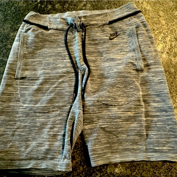 🔥LIKE NEW NIKE TECH GRAY & BLACK / MEDIUM/ 7” - Picture 1 of 7